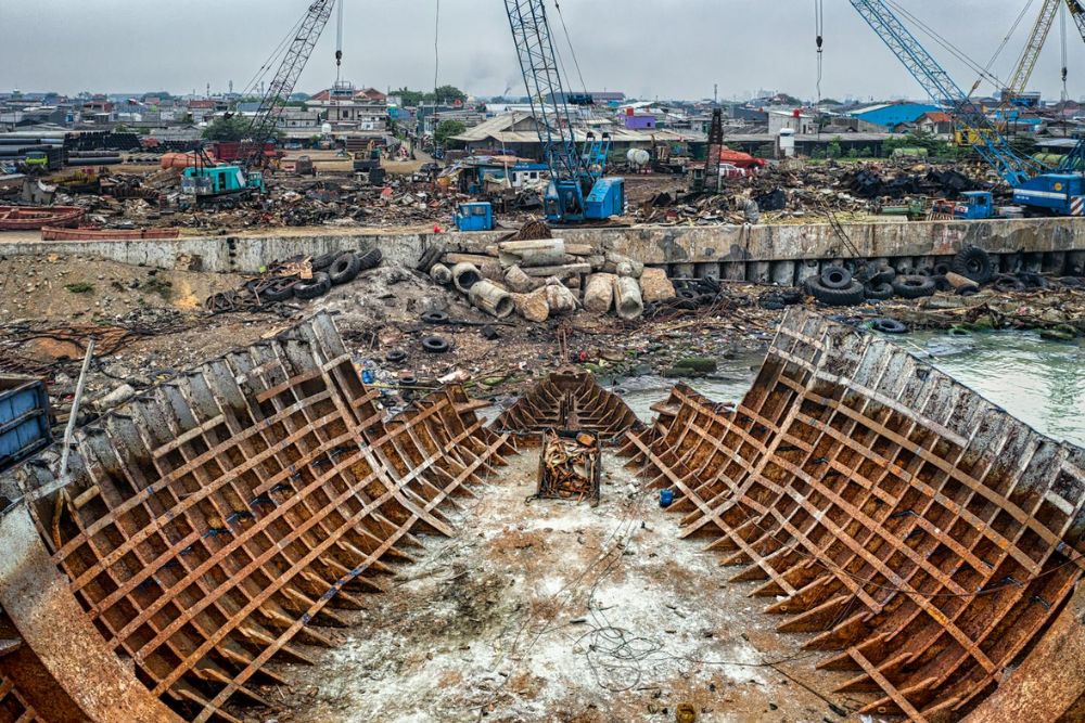 A ship's hull under construction in the water, emphasizing construction and renovation services in Honolulu, HI.
